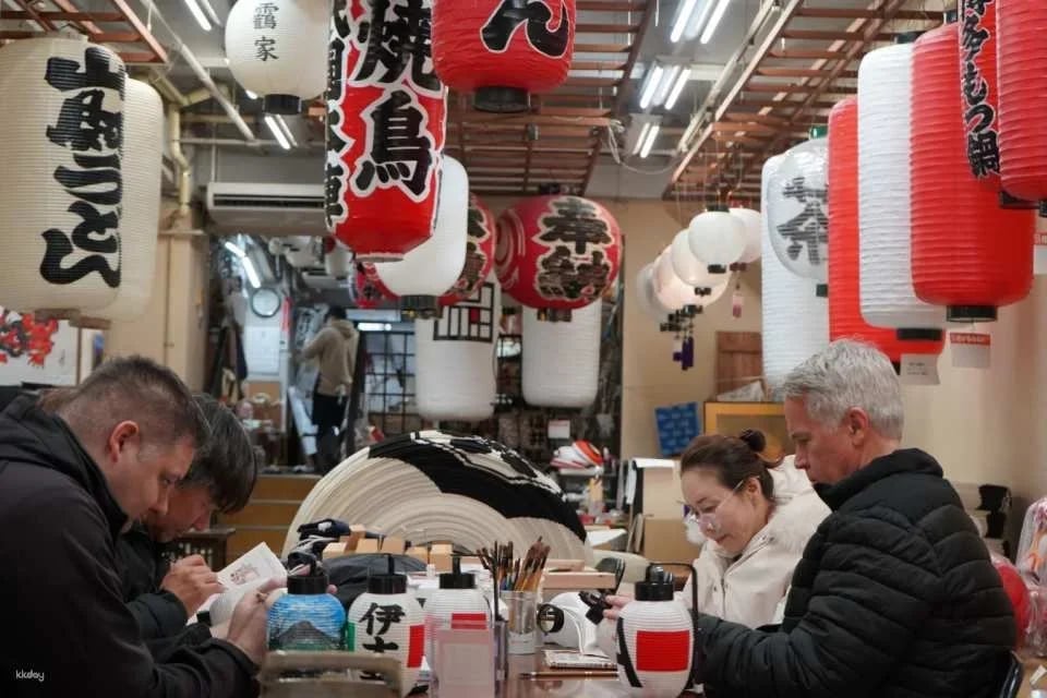 Fukuoka Traditional Chochin Lantern Painting Experience