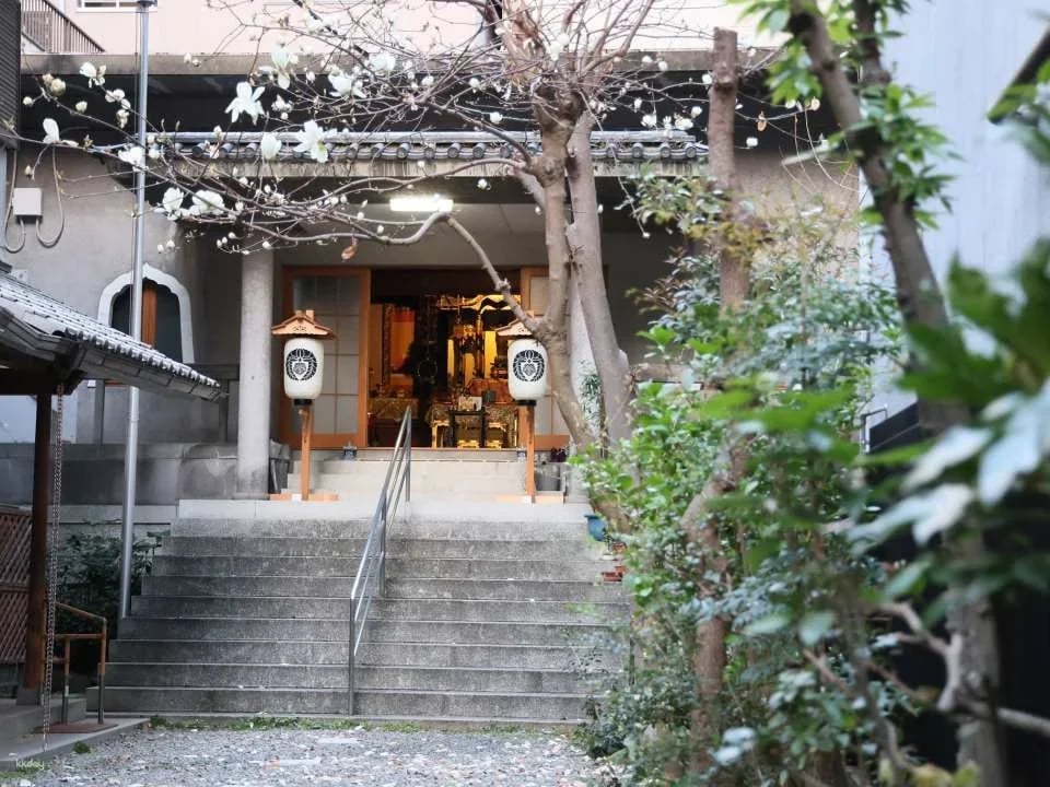 Osaka: Quiet Zen Retreat at a Temple at Night (60 mins)