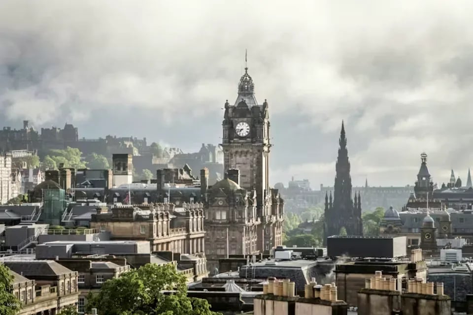 Edinburgh: Royal Attractions Tickets + Hop-On Hop-Off Bus Tour | UK (573519)