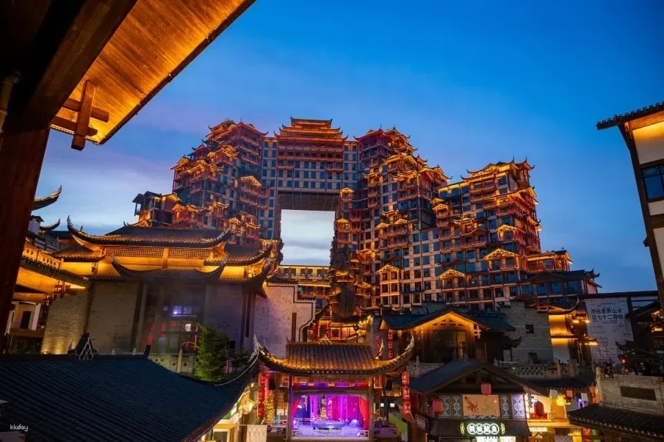 Zhangjiajie's Seventy-Two Wonders (Each building offers a unique view; the Potala Palace of the Tujia ethnic group)