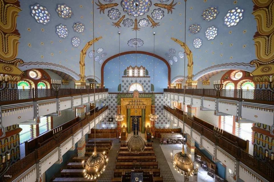 Budapest: Art Nouveau Orthodox Synagogue entry