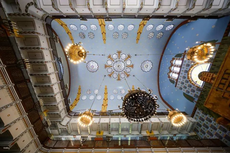 Budapest: Art Nouveau Orthodox Synagogue entry