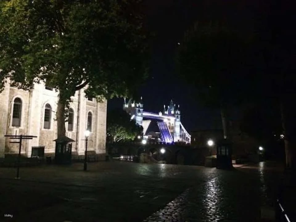 Ghastly Ghosts of Haunted London private tour