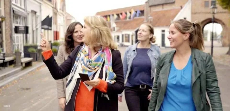 Escape Tour self-guided, interactive city challenge in Warsaw