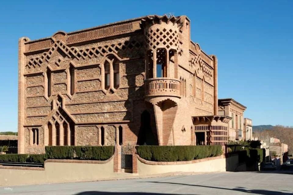 Colonia Güell Combinat entrance with audio guide +  train ticket from Barcelona