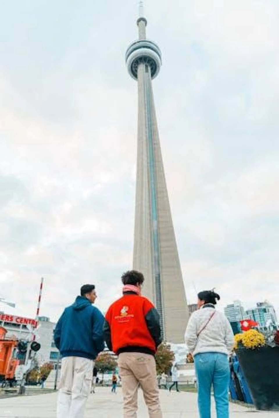 90-minute Toronto   express city tour with photo stop at City Hall
