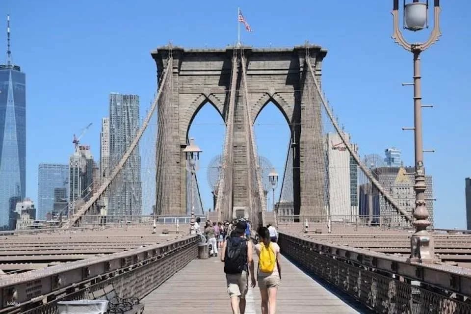 Brooklyn Bridge, Statue of Liberty, and Manhattan Walking Tour