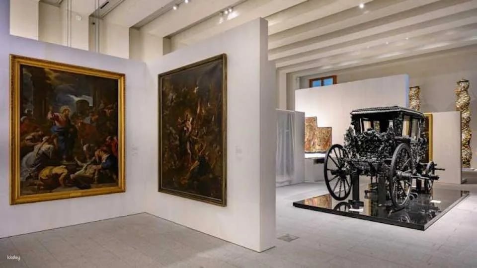 Royal Collections Gallery and Royal Palace Guided Tour in Spanish