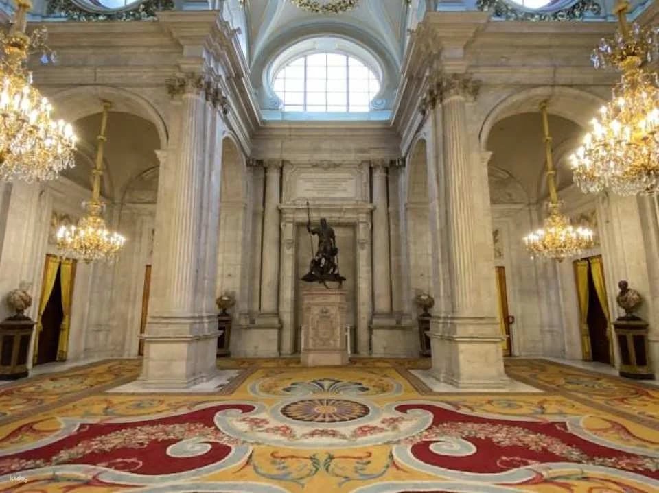 Royal Collections Gallery and Royal Palace Guided Tour in Spanish