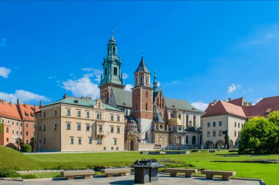 Spanish Guided Tour to Wawel Highlights