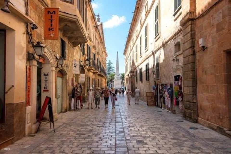 Ciutadella walking tour with shopping, El Toro visit and Casa Olivar
