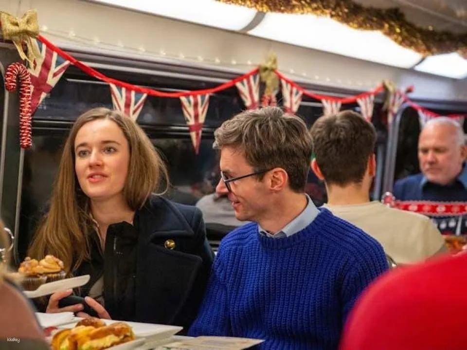 London Christmas bus tour with afternoon tea and snacks