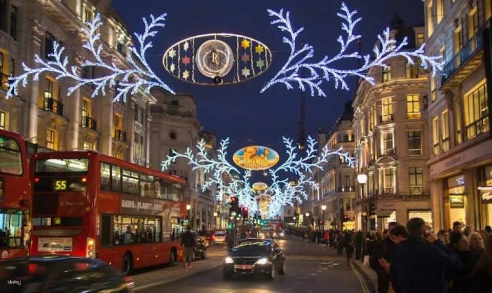 London Christmas bus tour with afternoon tea and snacks