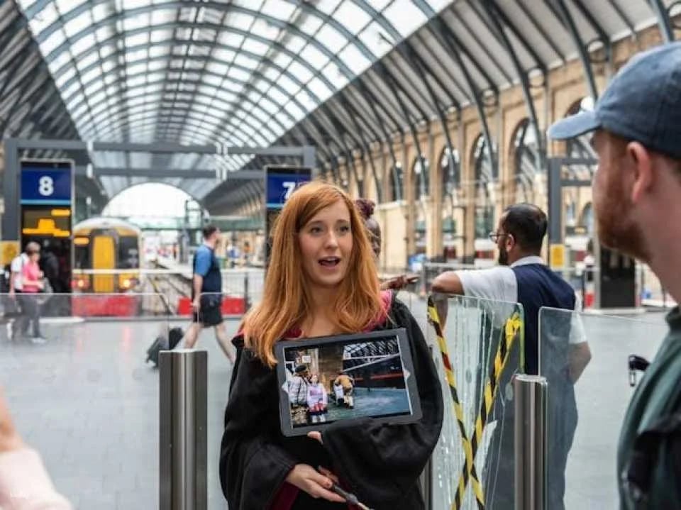 Harry Potter Walking Guided Tour with Thames Cruise and London Dungeon