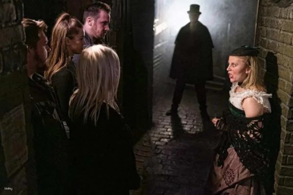 Harry Potter Walking Guided Tour with Thames Cruise and London Dungeon