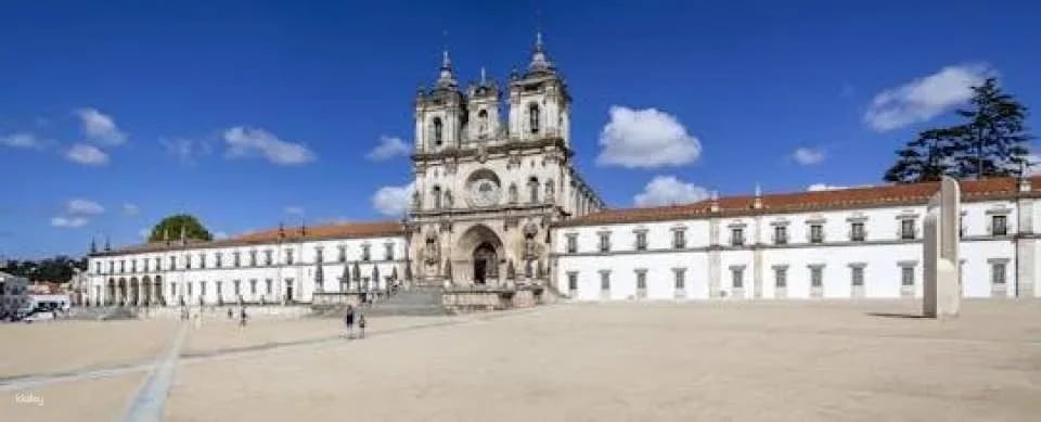 Fátima, Batalha, Alcobaça, Nazaré and Óbidos private tour from Lisbon (603692)