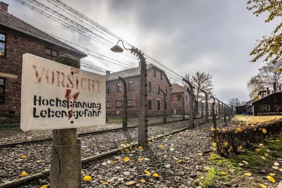 Auschwitz-Birkenau English Guided Tour with Hotel Pick-Up
