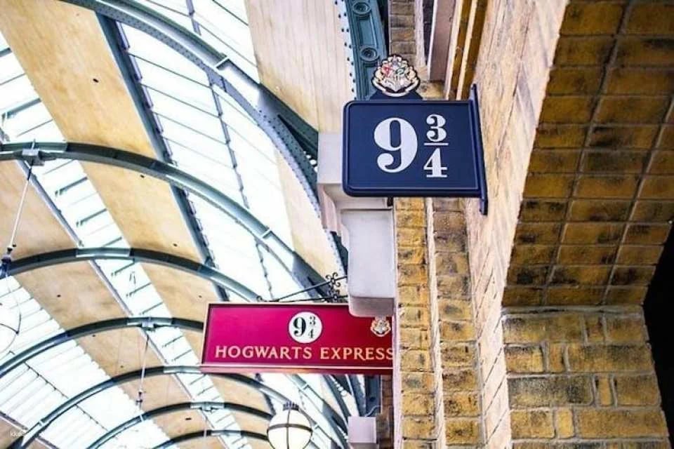 Harry Potter Guided Walking Tour with London Eye Tickets
