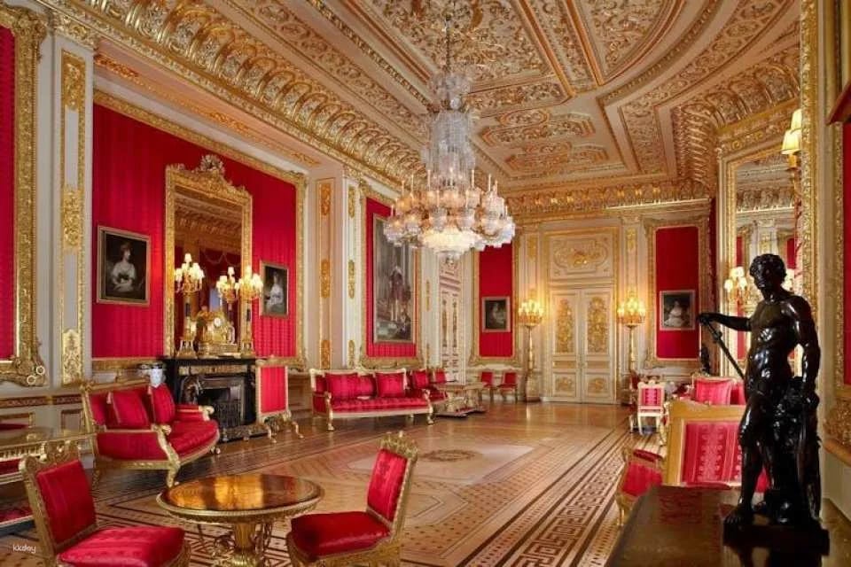 Stonehenge and Windsor Castle guided tour from London