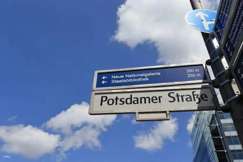 Audio tour of Potsdamer Platz's architecture in Berlin