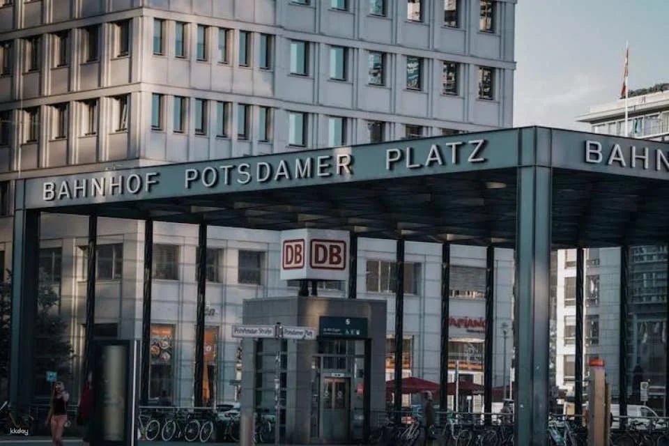 Audio tour of Potsdamer Platz's architecture in Berlin
