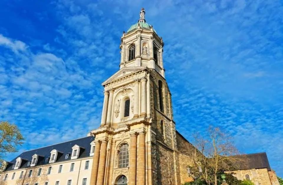 Rennes 2-hour introductory walking tour with a local