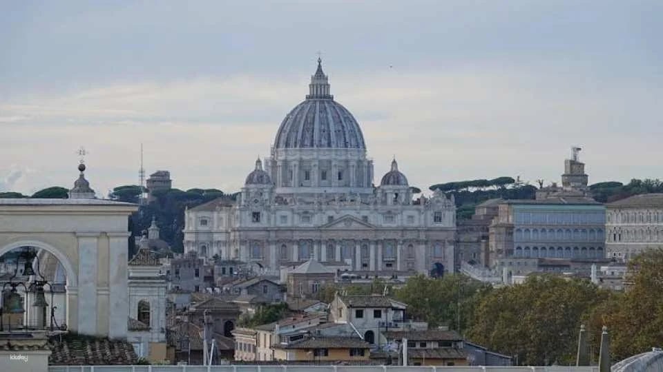 St. Peter's Basilica with reserved entry and self-guided audio tour