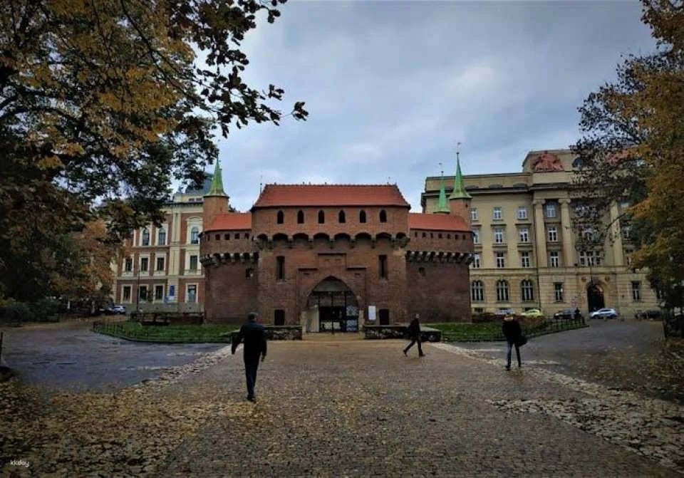 Krakow Old Town exploration game and tour