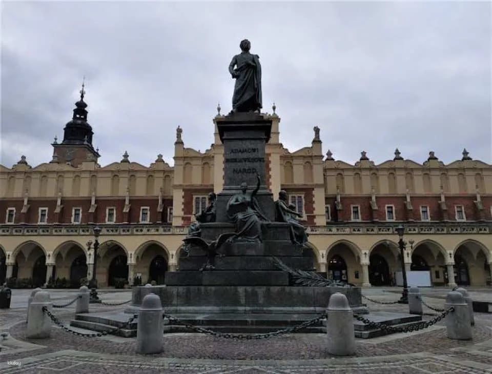 Krakow Old Town exploration game and tour