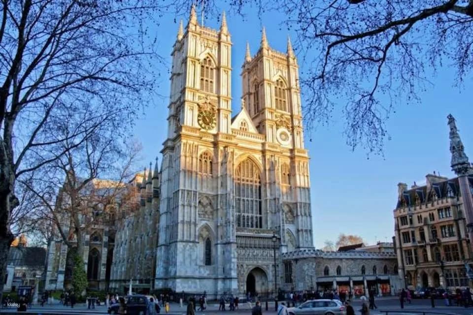 London Tour with Changing of the Guard and Westminster Abbey