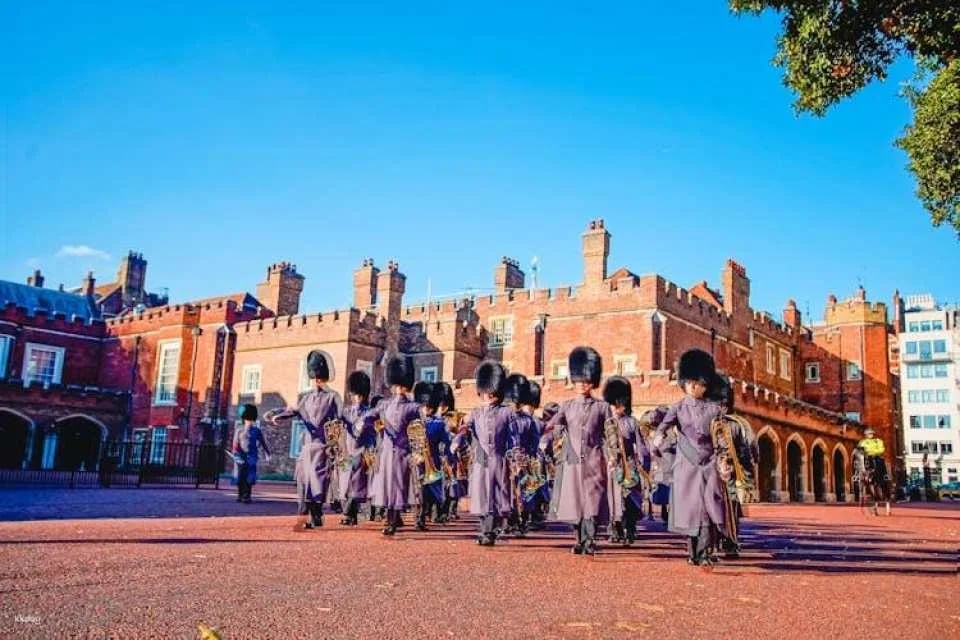 London Tour with Changing of the Guard and Westminster Abbey