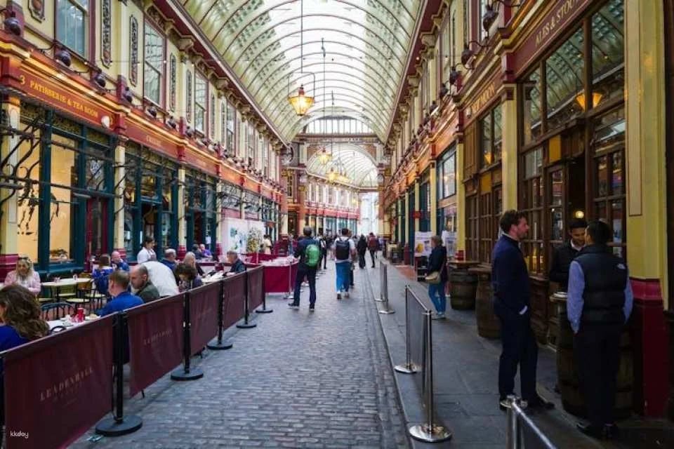 Devour London: Borough Market & Leadenhall Food Tour with Wine