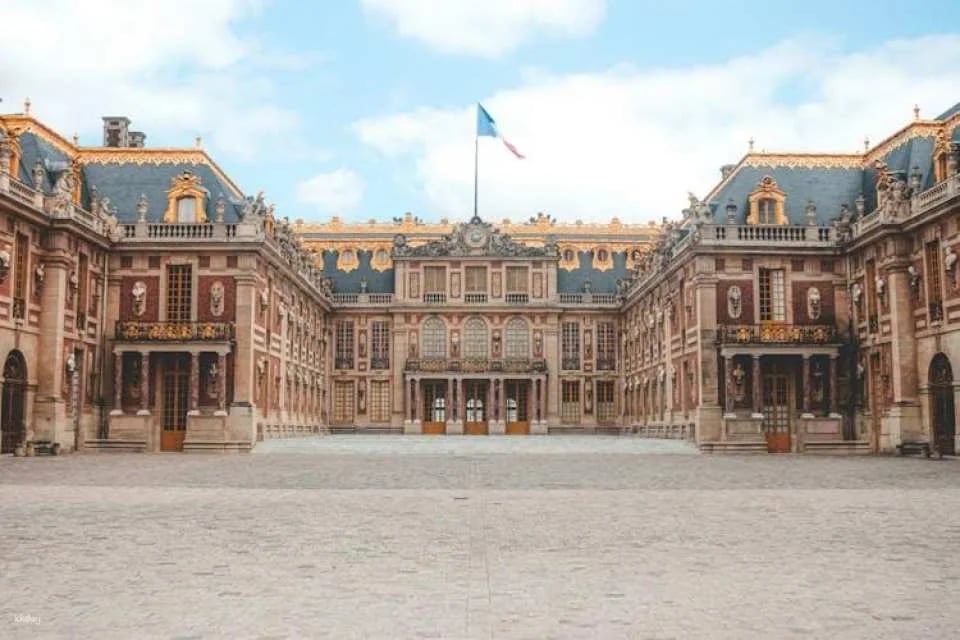 Guided tour to the Eiffel Tower and Versailles Palace