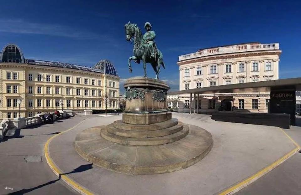 Self-guided tour of Albertina Museum including staterooms