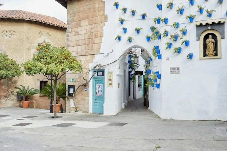 Flamenco show with gourmet Spanish dinner and entry to Poble Espanyol