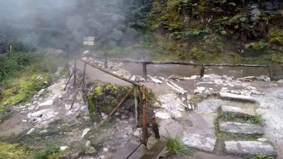 Full-day watching tour with lunch and hot springs at the Lagoa do Fogo