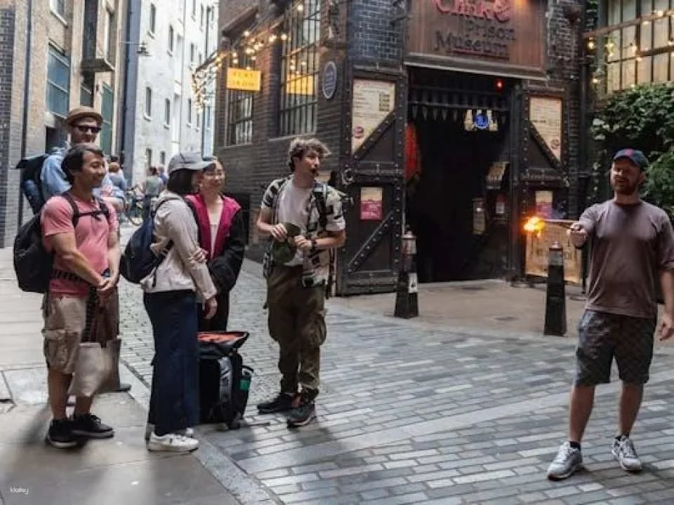 Harry Potter Guided Tour with Thames Cruise and Clink Prison Museum