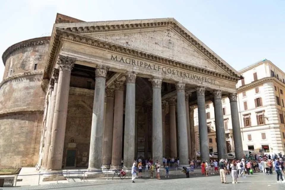Rome's top sights private tour with Pantheon and main squares