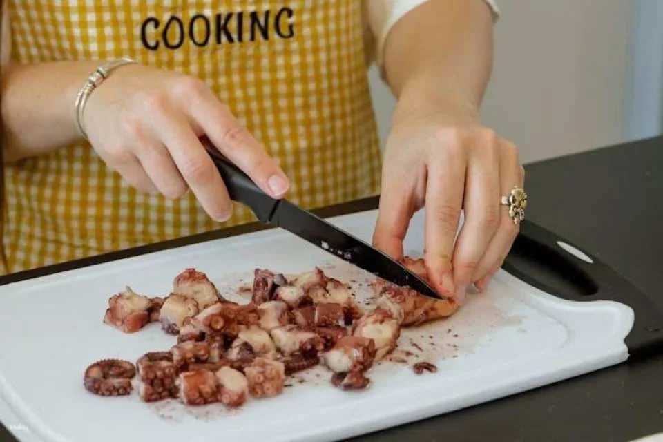 Portuguese Tapas Class and Market Tour With Lunch and Wine