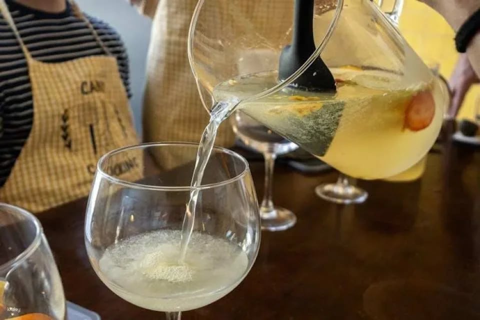 Portuguese Tapas Class and Market Tour With Lunch and Wine