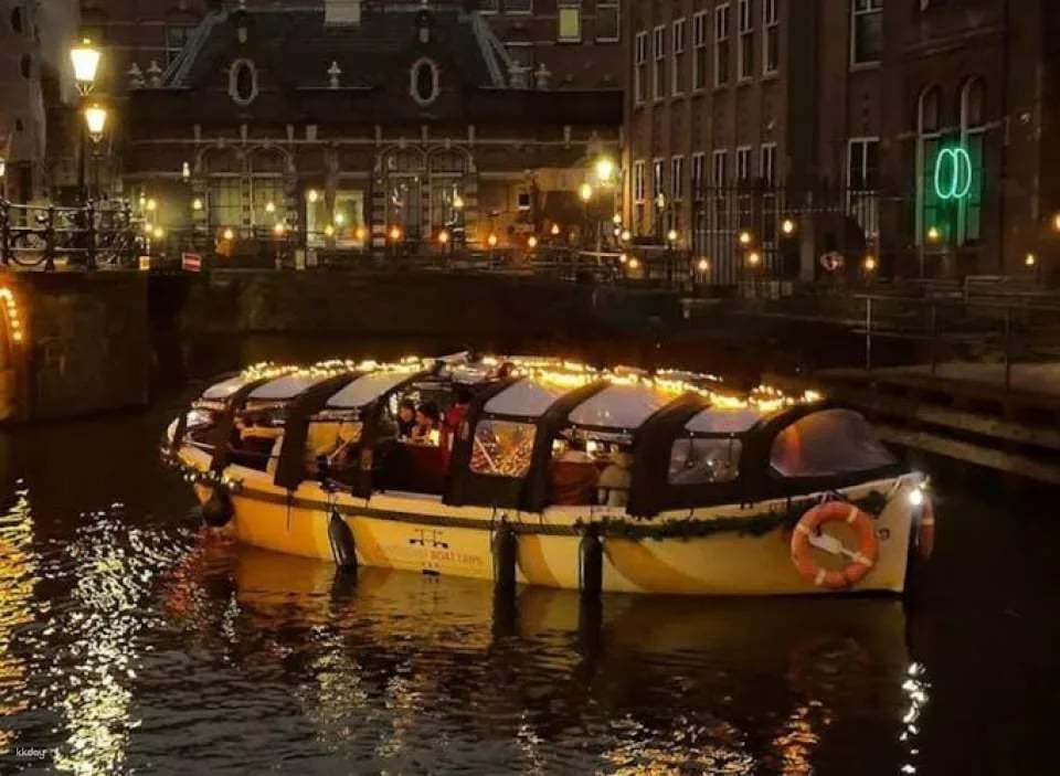 Light Festival Cruise with Open Bar and Mulled Wine in Amsterdam