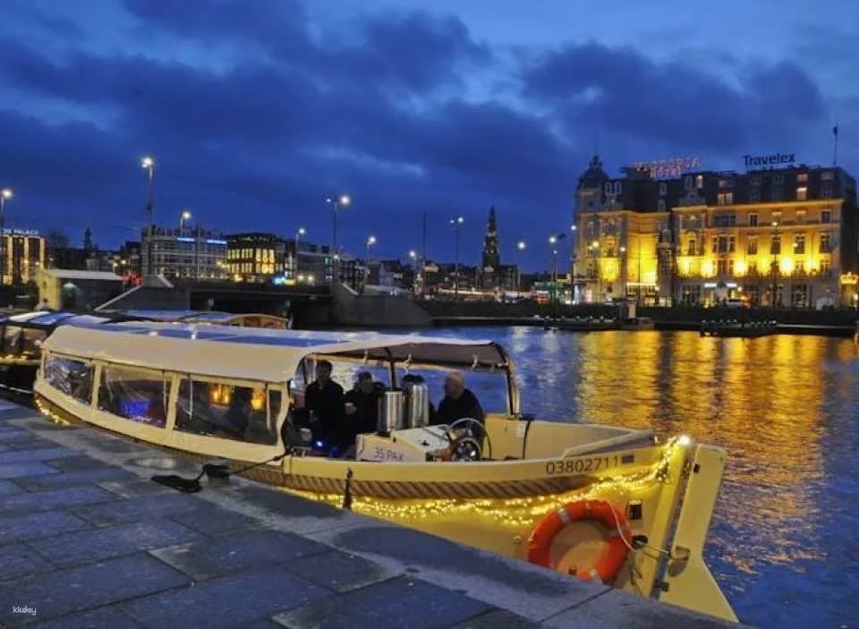 Light Festival Cruise with Open Bar and Mulled Wine in Amsterdam