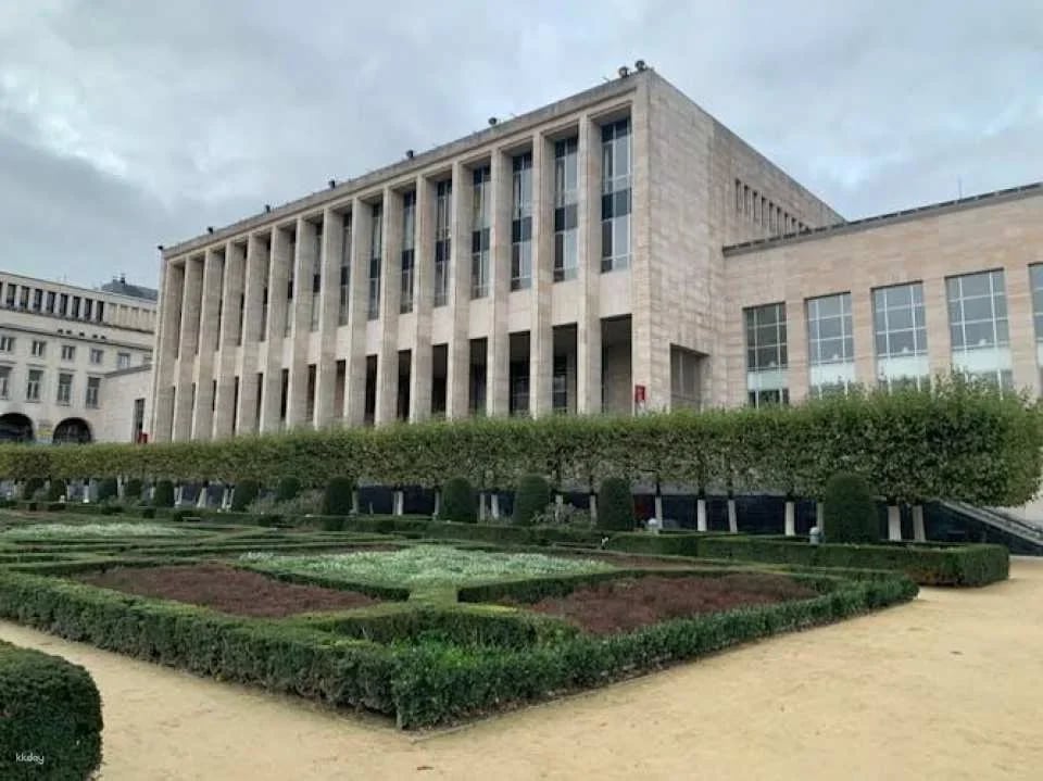 Brussels' landmarks audio guide and Autoworld entry ticket