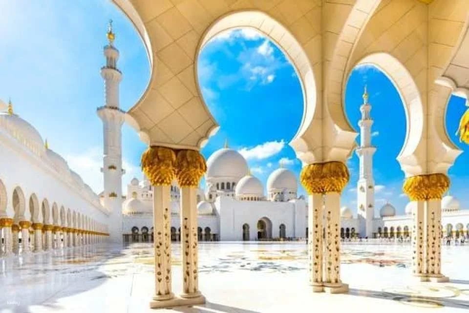 Abu Dhabi Mosque and Ferrari World from Abu Dhabi (607546)
