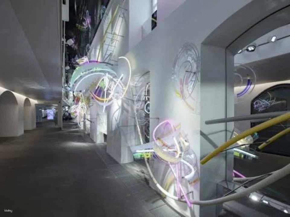 Swarovski exclusive guided tour with drink and gift in Innsbruck (607805)