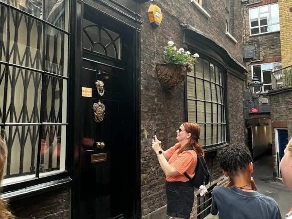 Harry Potter Guided Walking Tour with Tower of London Tickets