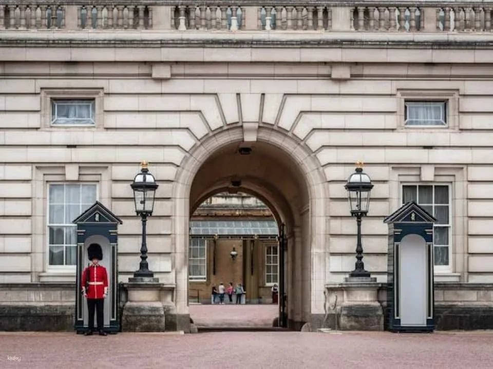 Westminster Walking Tour with Visit to Kew Gardens