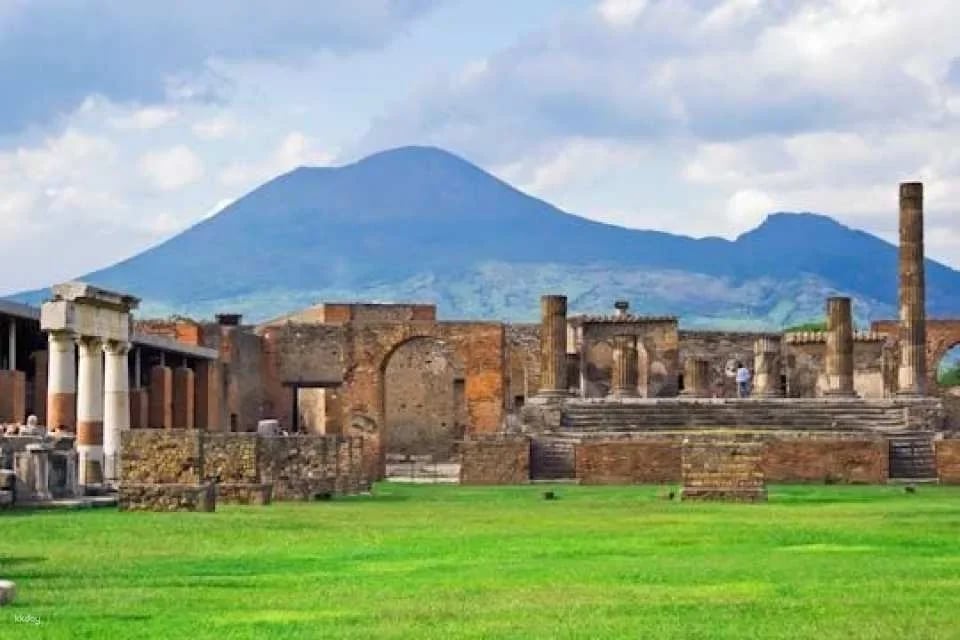 Vesuvio and Pompeii full-day audio guided tour from Naples (608790)