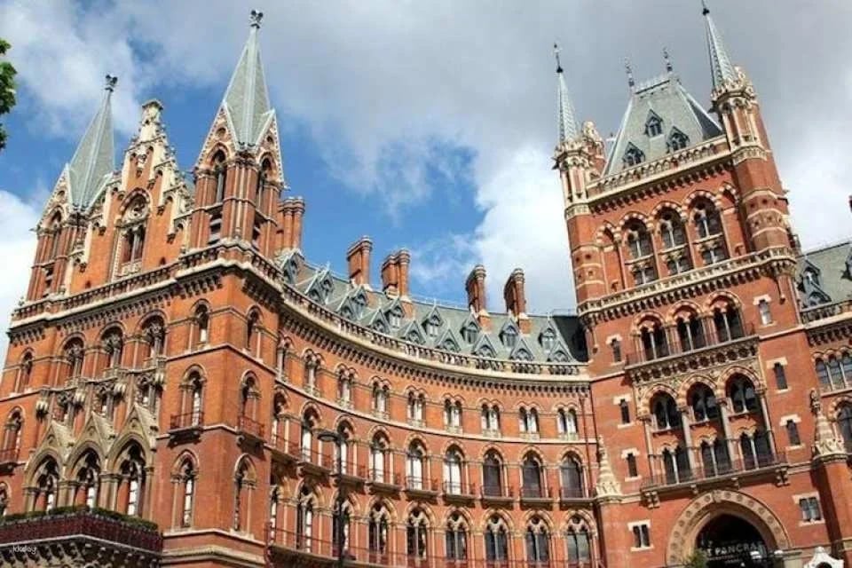 Harry Potter Guided Tour with Thames Cruise and St Paul’s Cathedral