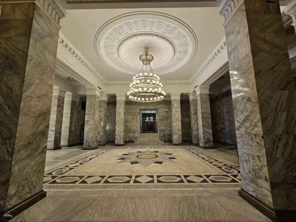 Palace of Culture and Science skip-the-line ticket and tour in Polish